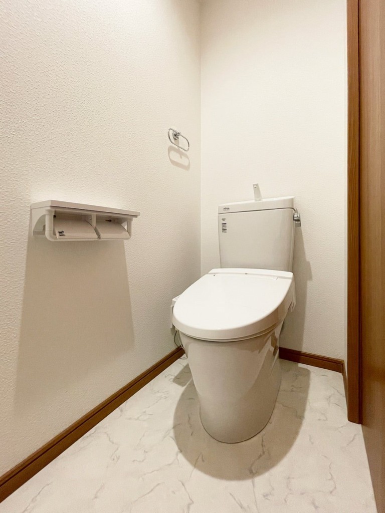 【トイレ】同じ間取りの別の部屋の写真です。